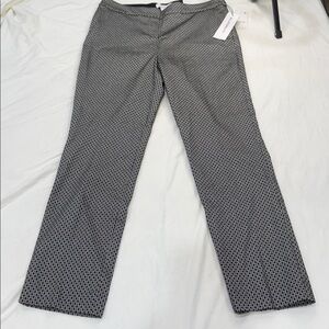Liz Claiborne Laura Slim leg Mid rise Pull On Pants Geo Black/White Size 8 NWT.